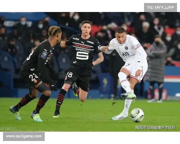 雷恩球迷远征巴黎，客场看台掌声致敬球队